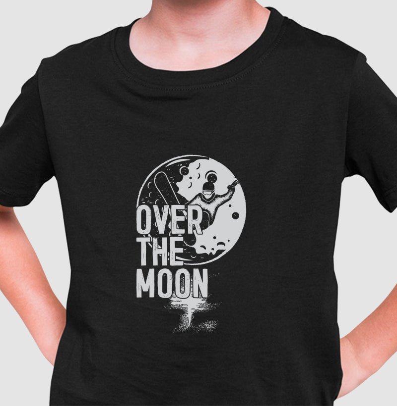 Camiseta Infantil – OVER THE MOON! | The Kloaka